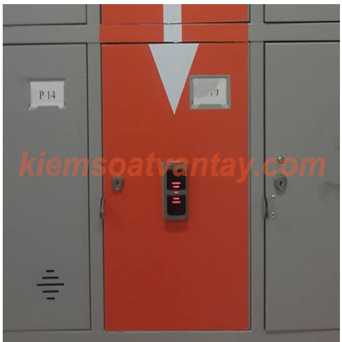 hình ảnh lắp khóa tủ đồ locker
