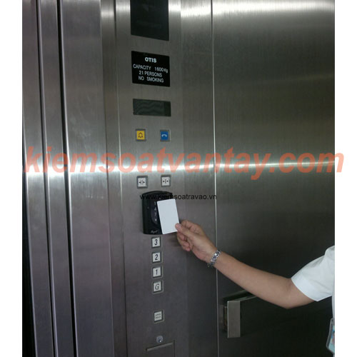 quản lý thang máy bằng thẻ từ